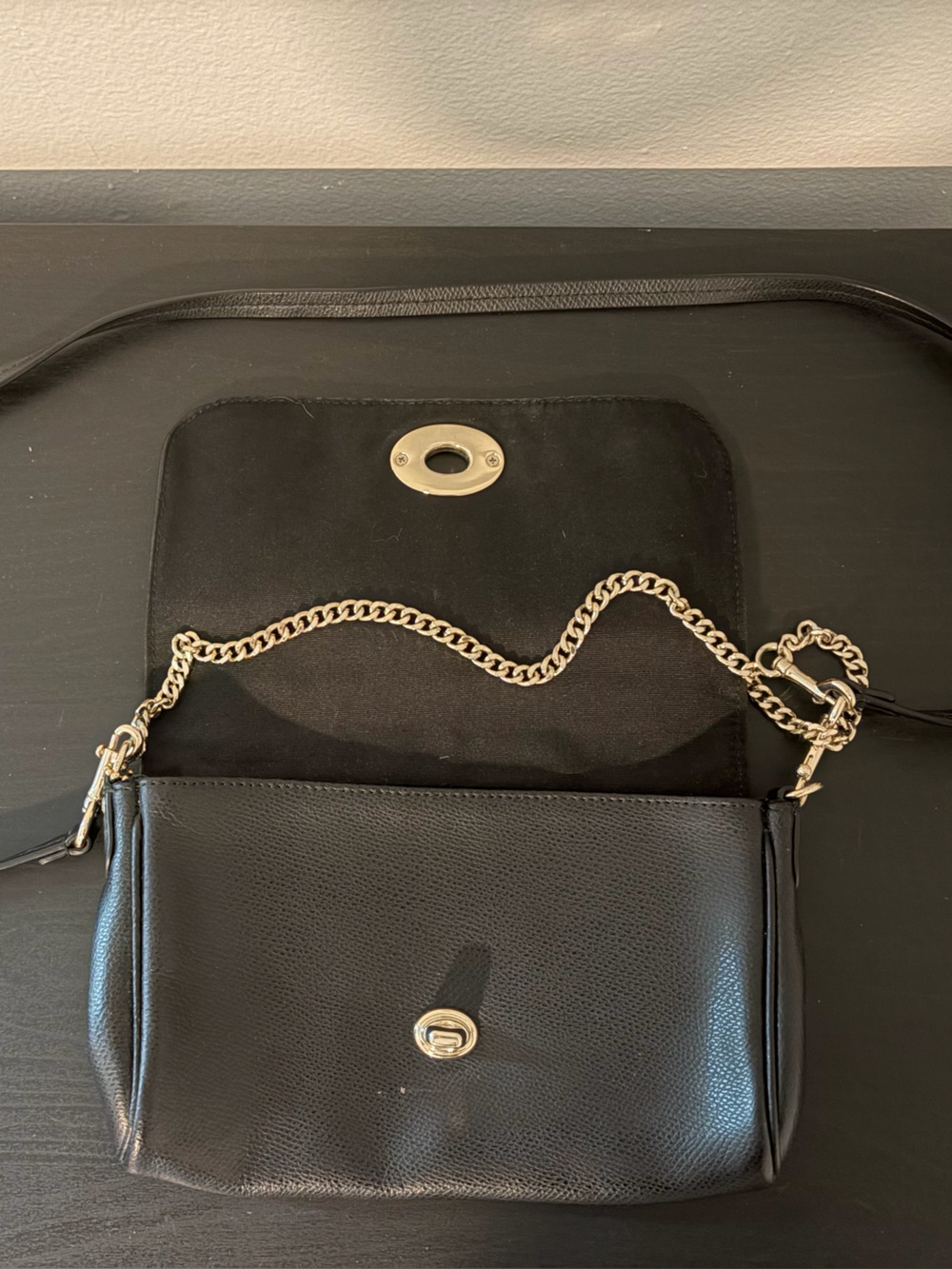 Coach Women's Black Leather Crossbody Bag with Gold Turn-Lock - Picture 2 of 4
